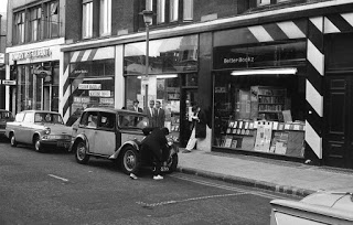 Better-Bookz-shopfront-1966-Tony-Godwin-in-front